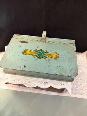 Vintage Rusty Crusty Silent Butler / Crumb Catcher